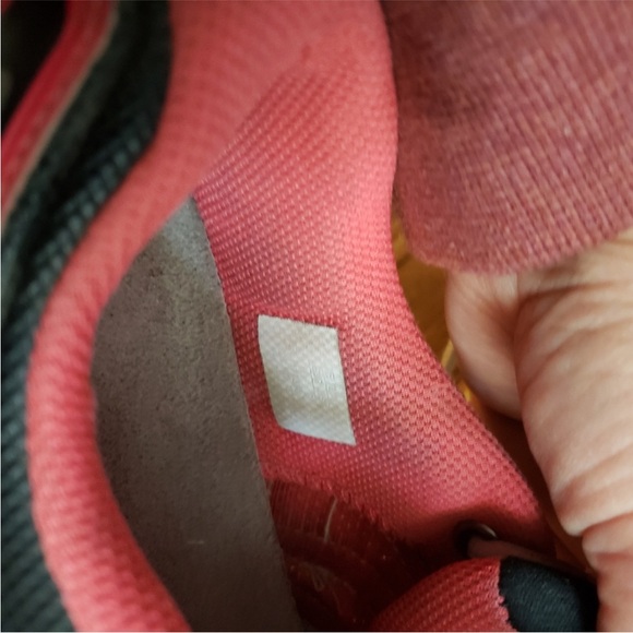 Solomon red trail running shoe - Picture 4 of 5